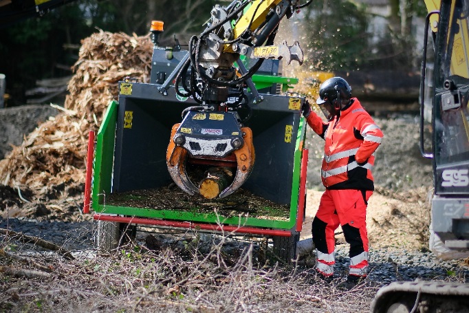 CT5 Tree Care Chipper ROW Wheeled Photo 2