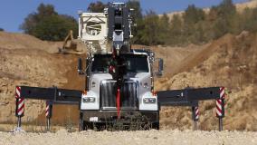 Crossover 6000 with X pattern outriggers extended