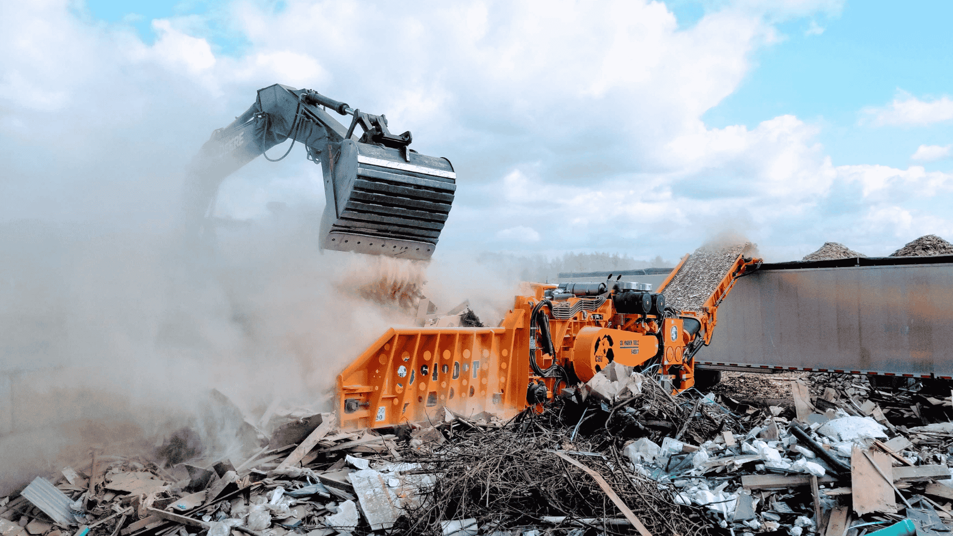 6400CT Horizontal Grinder Processing C&D Waste