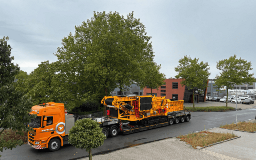 CBI Horizontal Grinder 6400 on truck