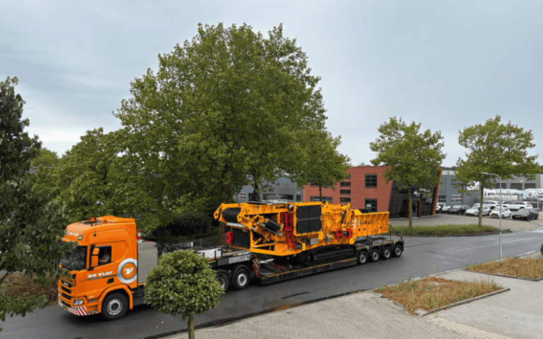 CBI Horizontal Grinder 6400 on truck