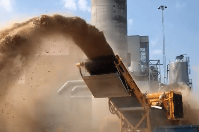 CBI Horizontal Grinder Producing Biomass