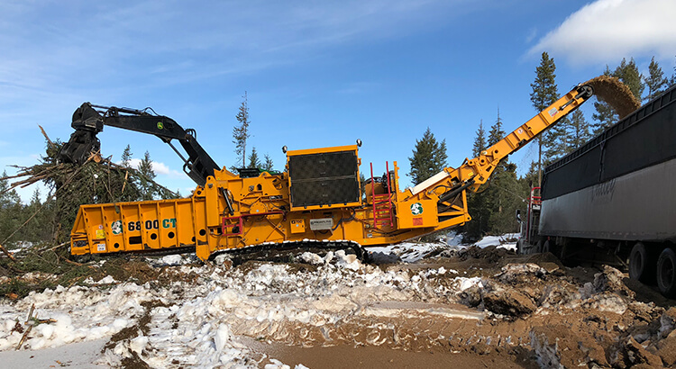 Horizontal grinder used as logging and land clearing equipment