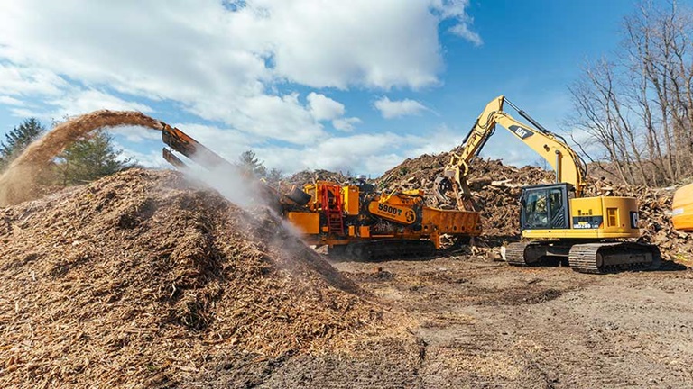 CBI 5900T Horizontal Grinder | High-Performance Wood Grinding