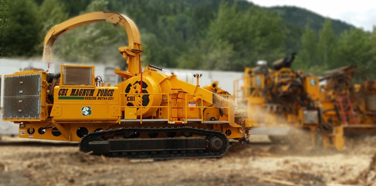 754 disc chipper working with flail debarker