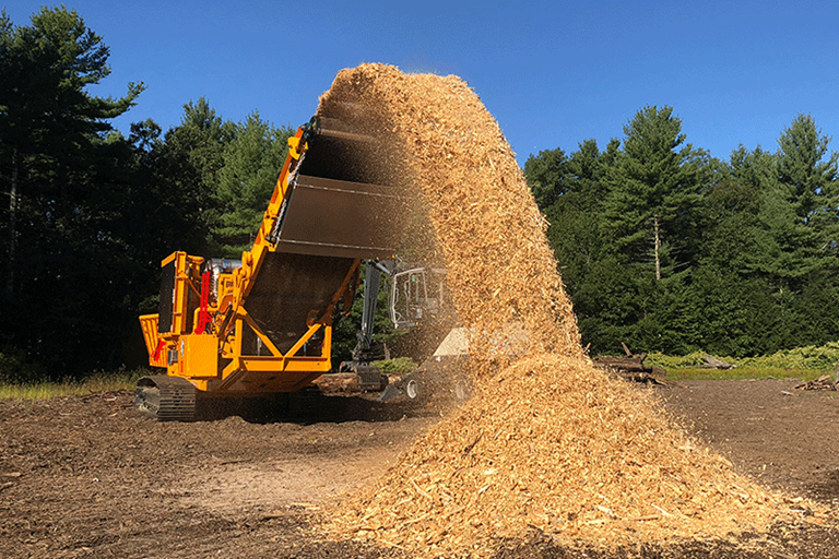 5800 Horizontal Grinder Grinding Wood Waste