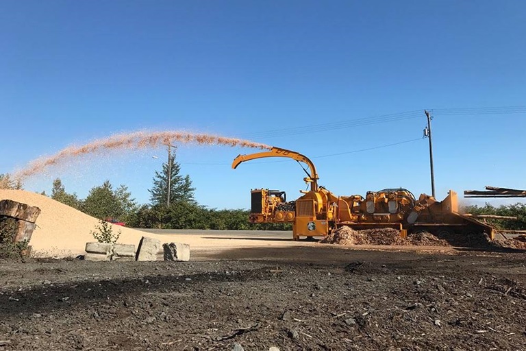 7544 Flail Debarker and Disc Chipper Combo