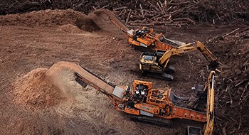 horizontal-grinders-hurricane-debris