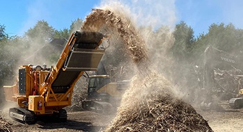 5800BT grinding land clearing debris