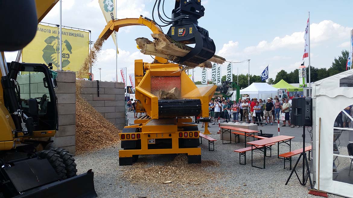 CBI 484VR Wood Chipper Demo