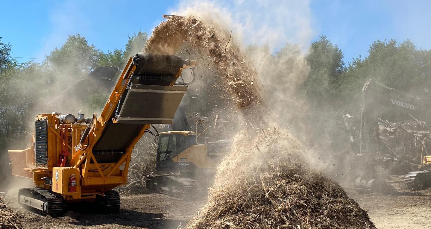 Van Brunt adds a 5800BT Horizontal Grinder