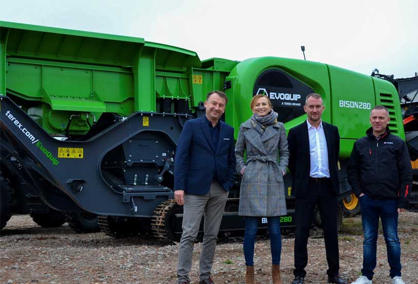 EvoQuip and EWPA in front of machine