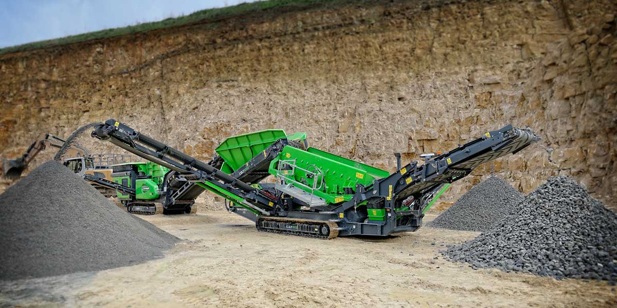 Scalping screen working in quarry