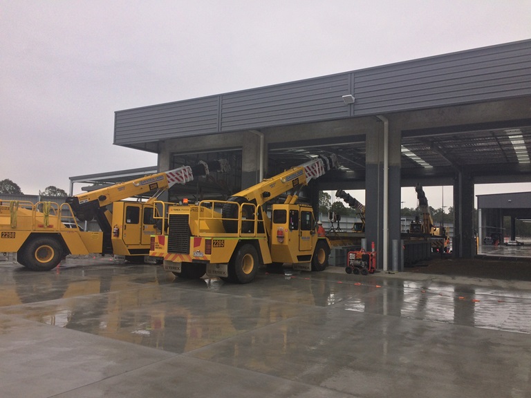 Universal 4 Crane Lift