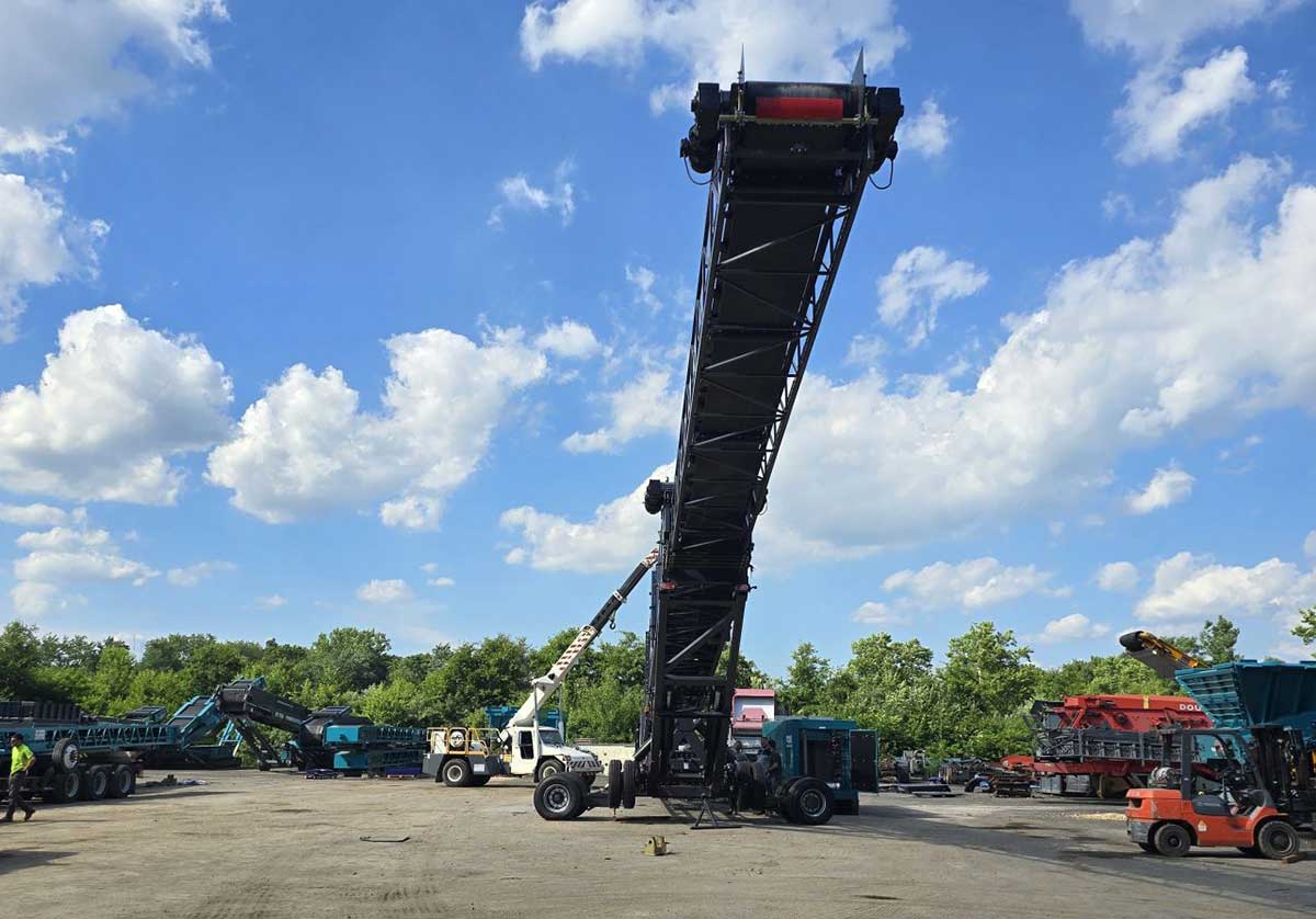 AT22 Pick And Carry Crane Assembles Telescopic Conveyor