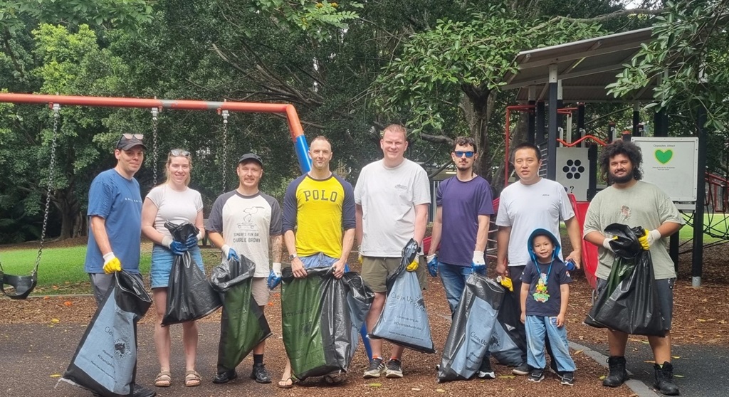 Franna Team Cleaning Up A Park