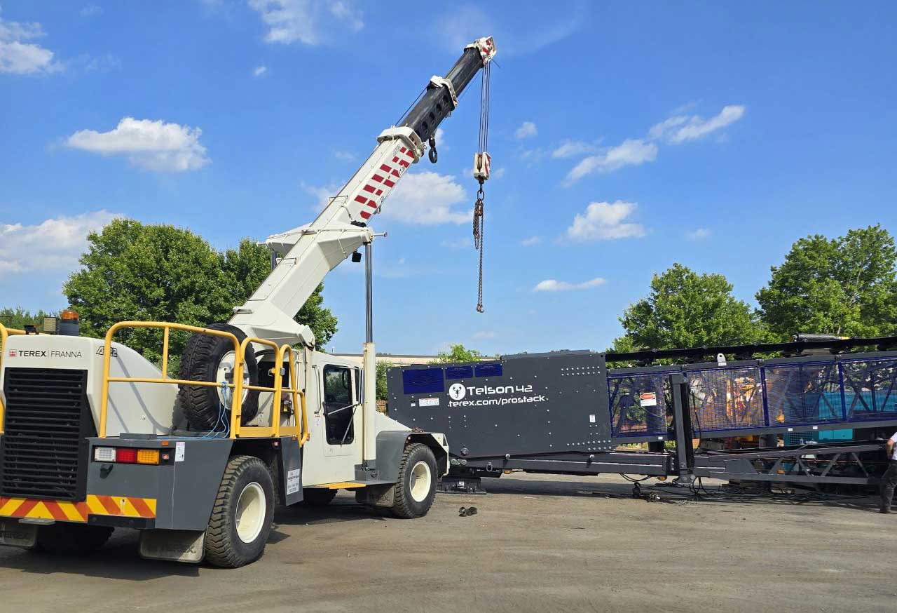 Franna Lifting A ProStack Telescopic Conveyor