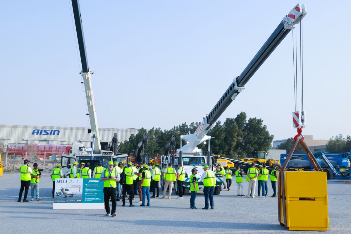 Franna Cranes Being Demoed At Global Conference