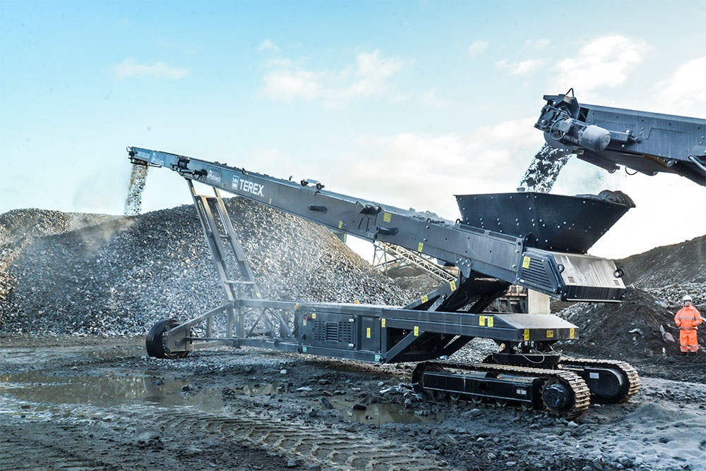 Radial Conveyor Stockpiling Stones