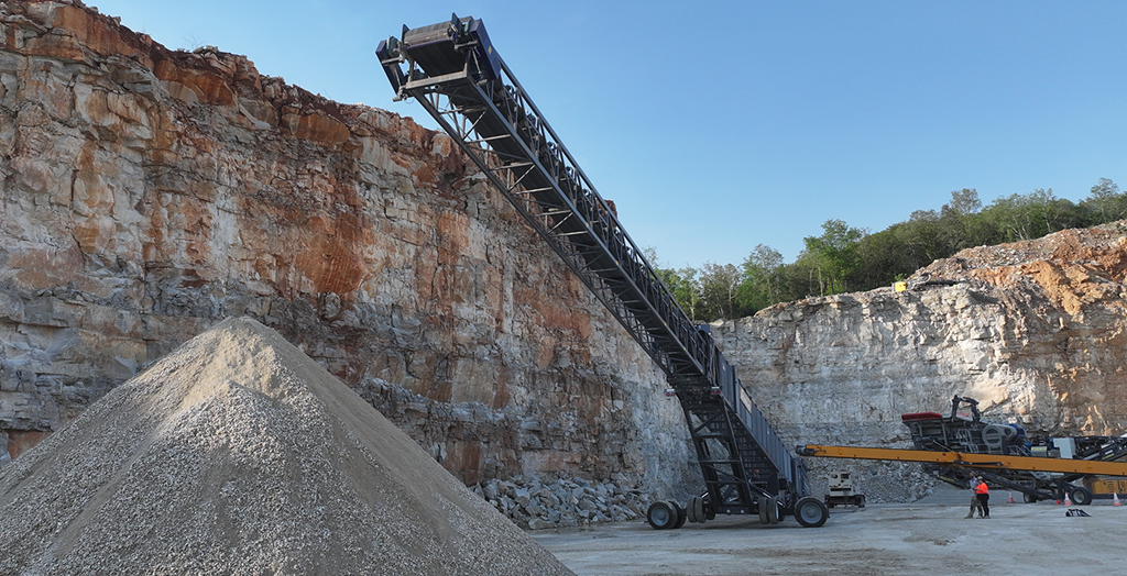 150ft Telescopic Conveyor Stockpiling Aggregates