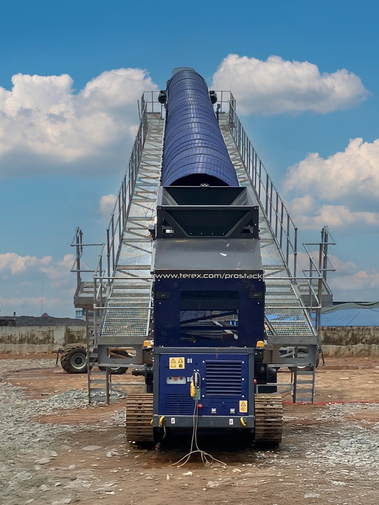 Rear View of 170ft Telescopic Conveyor