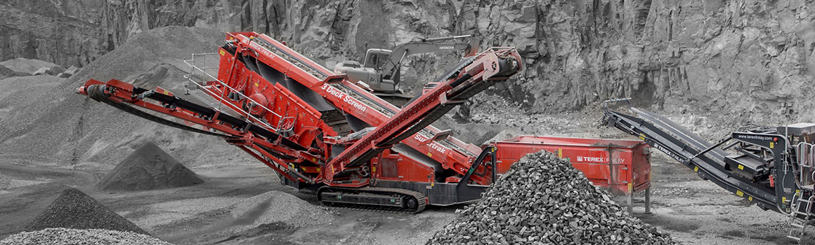 3-Deck Inclined Screen being fed by a Jaw Crusher