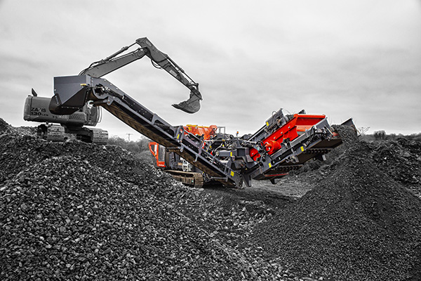 ic-100rs-portable-impactor-crushing-rock