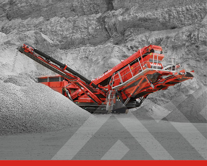 cribadora-de-arena-sobre-orugas-674-en-cantera-de-procesamiento-de-arena