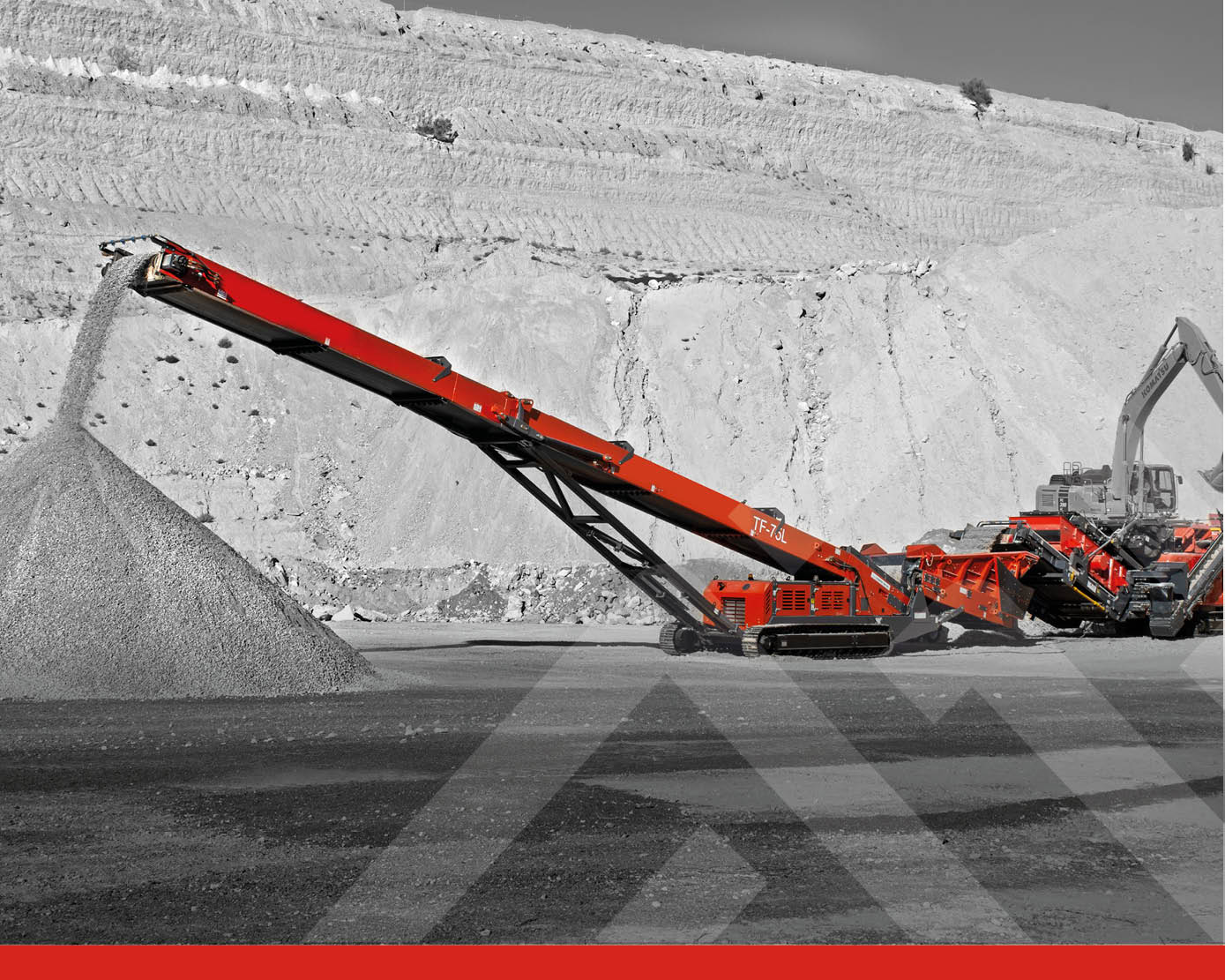 tf75l-low-level-conveyor-moving-stone-in-quarry