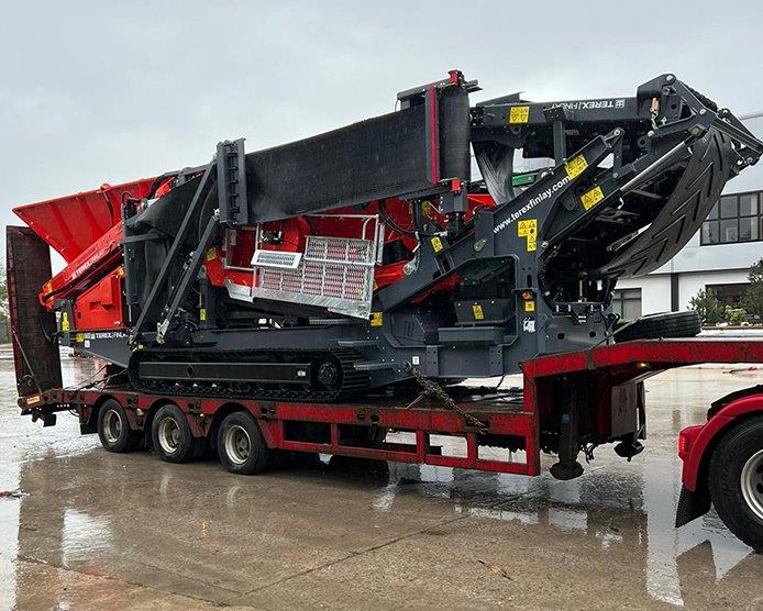 terex-finlay-870-scalper-being-transported