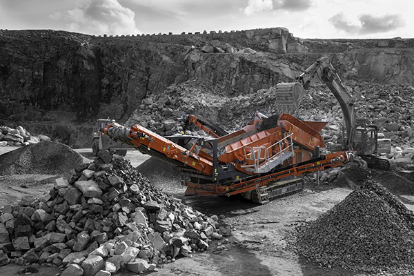 Terex Finlay 883+ Triple Shaft Mobile Scalping Screener