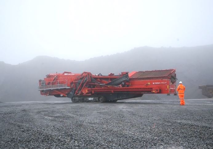 6-Series New Generation inclined screen fold out process