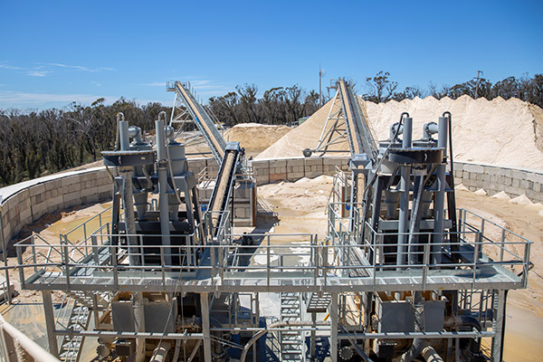 Natural-Sand-&-Gravel-–-H30,-20-x-8,-2-deck-rinser,-2-x-FM-200C,-Rake-Thickener,-Floc-Dosing-Unit-(CS)-(1)