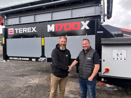 Pól Donnelly & Brian Donaghy Infront of a M1700X Rinser