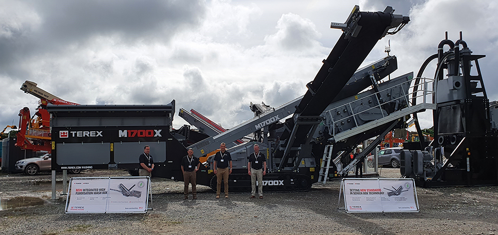 Terex Washing Team In Front Of M1700x