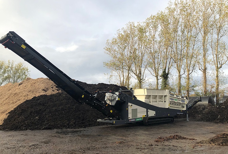 Ecotec's Phoenix 1600T Tracked Trommel Screen Processing Compost