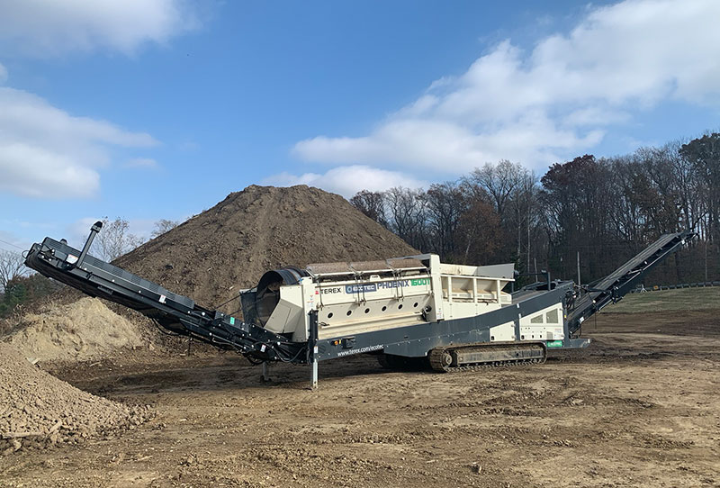 Ecotec's Phoenix 1600T Tracked Trommel Screen Working In The USA