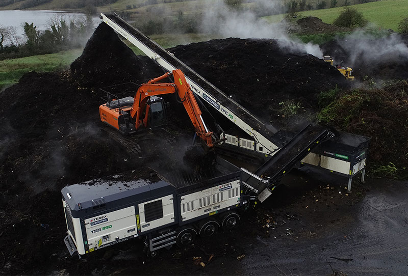 Ecotec's TFC 75 Organics High Level Feeder Working With The TSS 390 On Green Waste