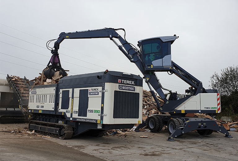 Ecotec TSS 390T Slow Speed Shredder Processing Wood Waste
