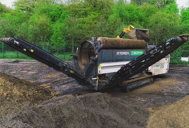 Ecotec's TTS 620T Tracked Trommel Screen Screening Compost