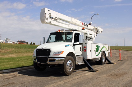 All-electric bucket truck