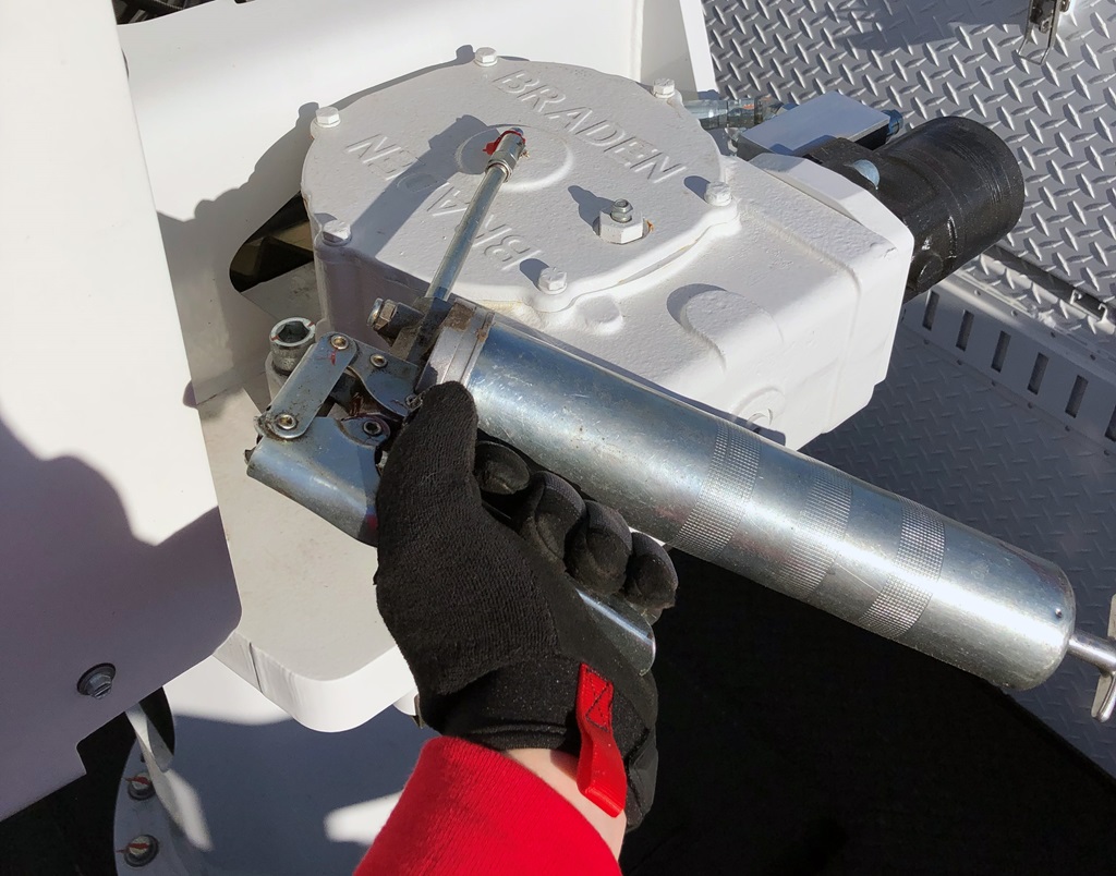 Mechanic greasing machine