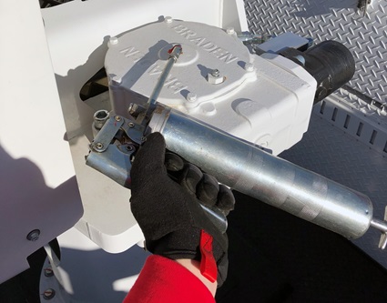 Mechanic greasing machine