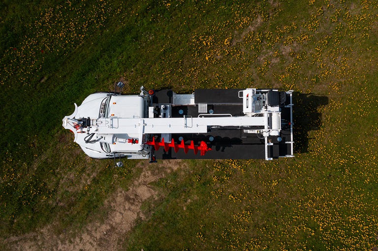 Terex digger derrick