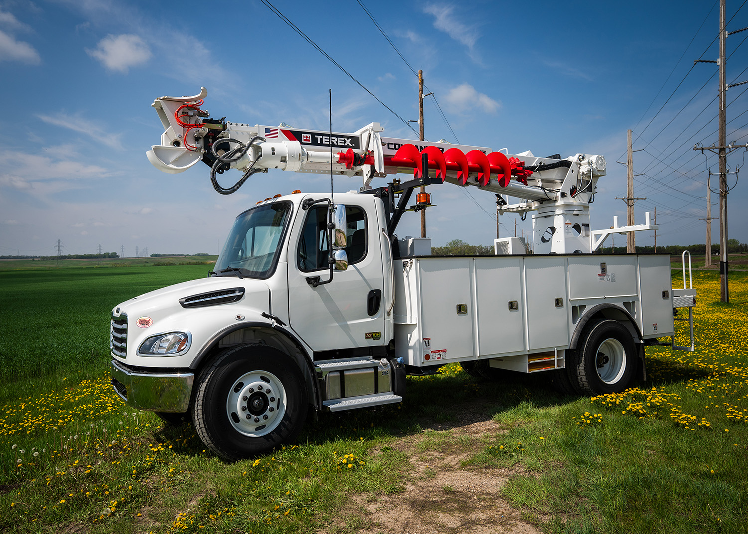 Terex digger derrick sitting in field