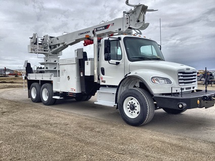 Terex Commander 5050 Digger Derrick parked in lot
