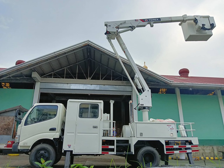 Terex L13i international bucket truck in Philippines