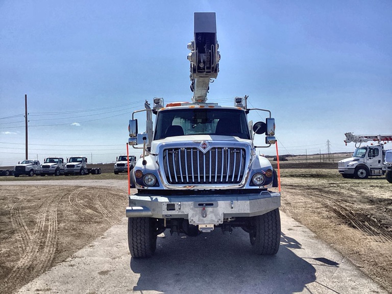 Front view of Terex bucket truck RMX75