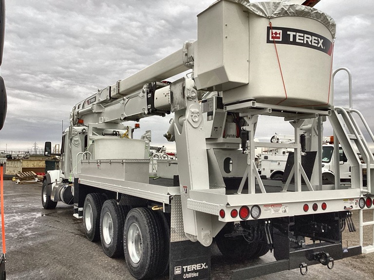 Rear view of Terex TM125 bucket truck