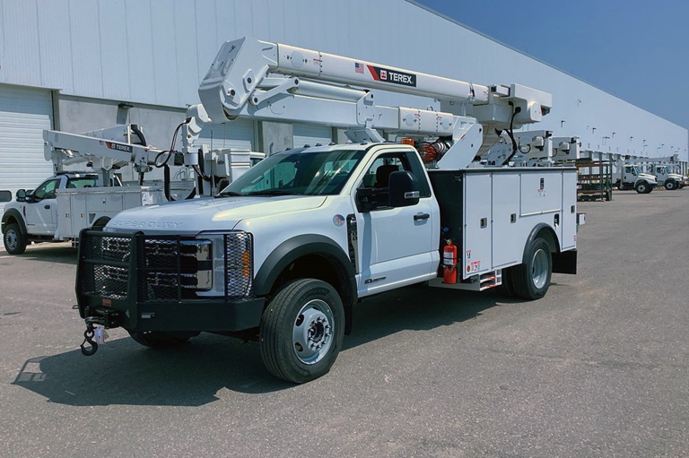 Terex Hi-Ranger HR40 bucket truck street side view